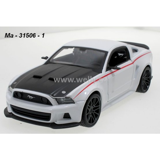 Maisto 1:24 Ford Mustang Street Racer 2014 (white/black) - code Maisto 31506, modely aut