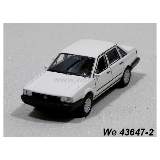 Welly 1:34-39 Volkswagen Santana (white) - code Welly 43647