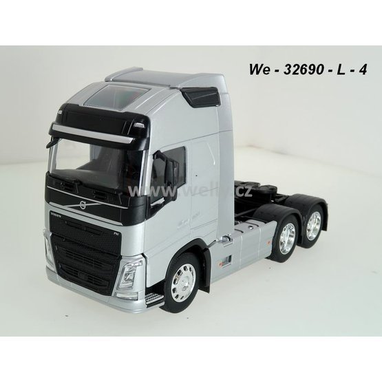 Welly 1:32 Volvo FH 6x4 (silver) - code Welly 32690L, model tahače