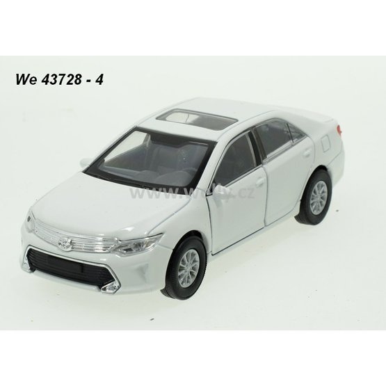 Welly 1:34-39 Toyota Camry 2016 (white) - code Welly 43728, modely aut